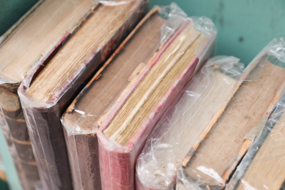 Как хранить старые книги