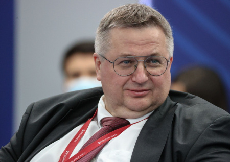 Оверчук осмотрел инфраструктуру коридора на границе Ирана и Азербайджана