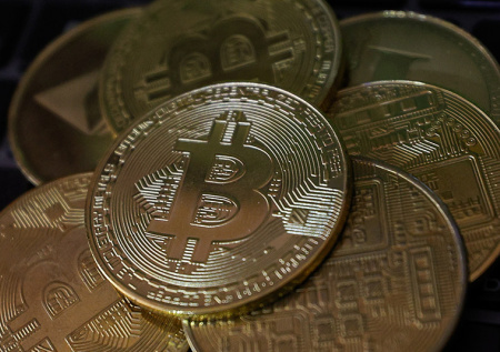 Власти США изъяли биткоины на $15 млрд у мошенника из Камбоджи