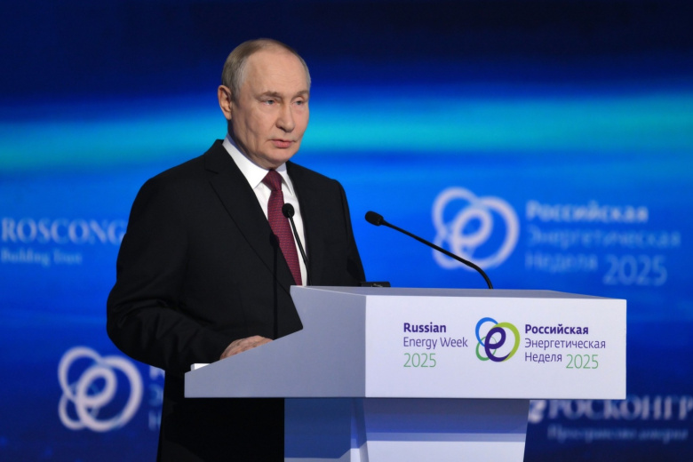 Владимир Путин на пленарном заседании Международного форума «Российская энергетическая неделя»