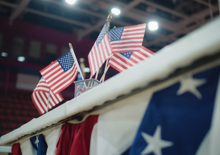 В офисе американского конгрессмена нашли флаг США со свастикой