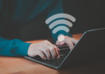 Чем опасен открытый Wi-Fi, как не сесть за него в тюрьму