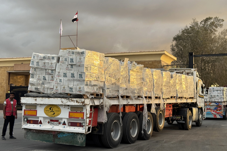 Грузовик с гуманитарной помощью в Секторе Газа