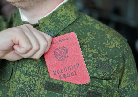 Медведев раскрыл, сколько человек заключили контракт с МО России