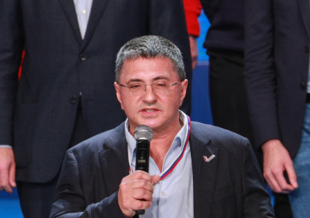 Мясников объяснил, почему у американцев больше шансов при лечении рака