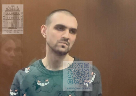 Суд продлил арест пошутившему про инвалида комику Останину