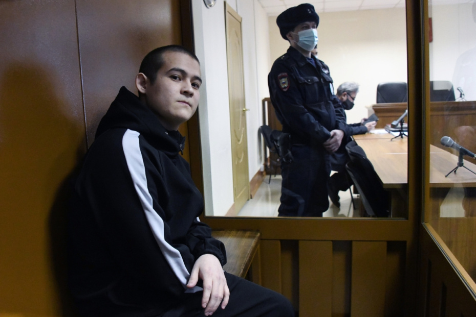 Солдат-срочник Рамиль Шамсутдинов, обвиняемый в расстреле сослуживцев в воинской части в Забайкальском крае, на заседании 2-го Восточного окружного военного суда в Чите, 2021 год