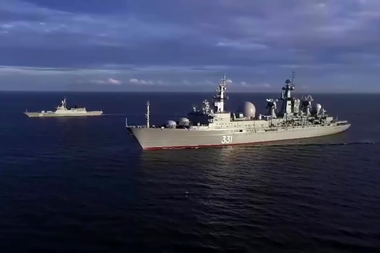 Корабль «Маршал Крылов» ВМФ России в северной части Японского моря
