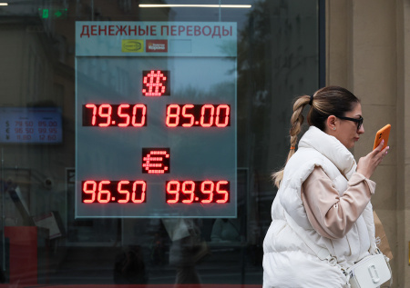 Доллар взлетит выше 100 рублей? Курсы валют 19 октября, что с евро и юанем