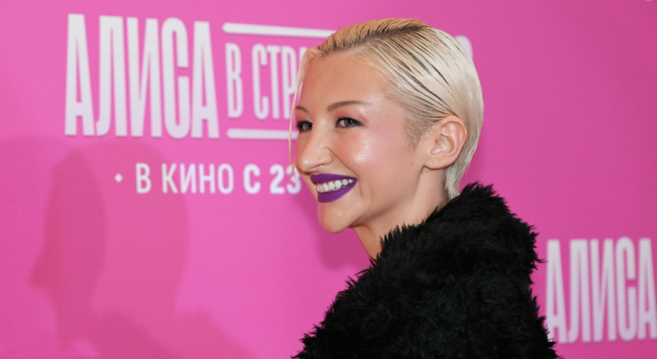 Певица, блогер Маргарита Овсянникова (Margo) на премьере фильма «Алиса в Стране чудес»