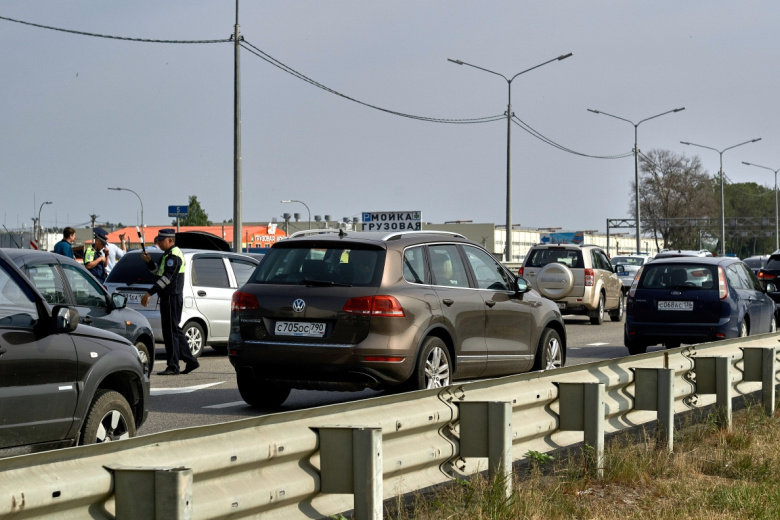 Автомобили на трассе М-4 «Дон» в Воронежской области