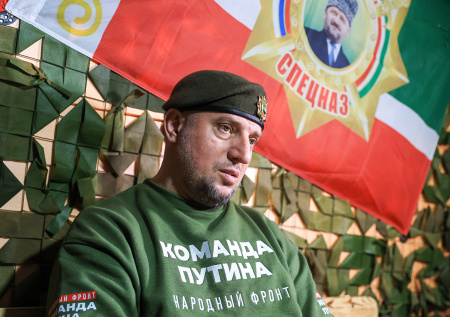 Командир спецназа «Ахмат» объяснил, почему не носит трофейную каску