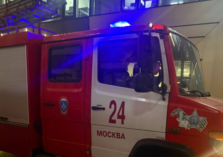 Людей эвакуировали из-за пожара в бизнес-центре на юге Москвы