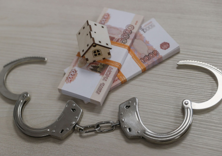 Начальника женской колонии поймали при получении взятки