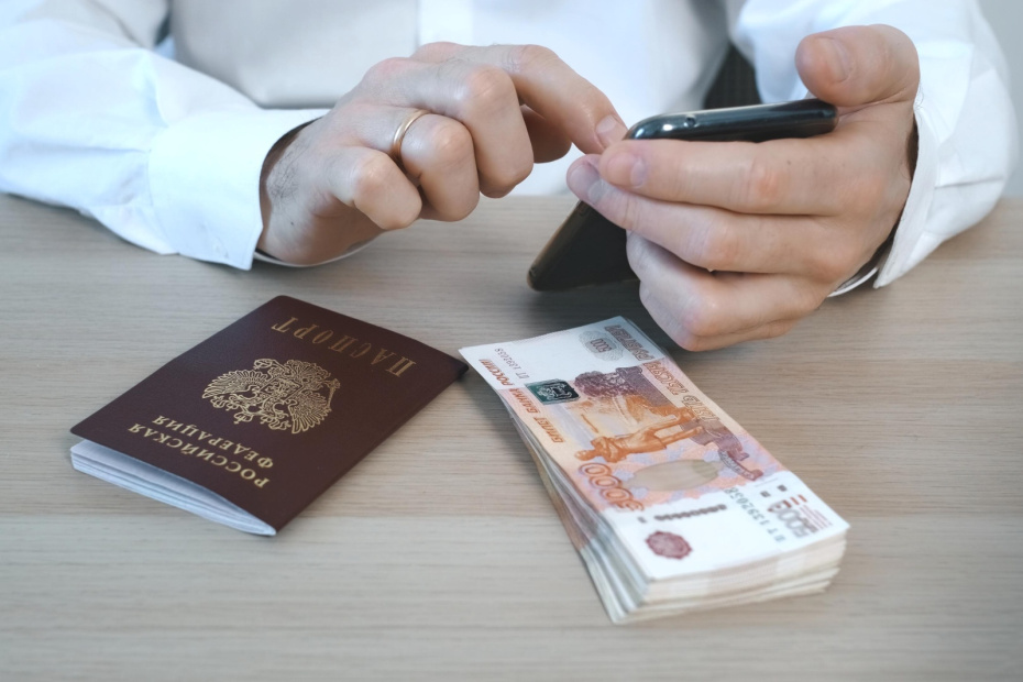 Опасные пароли, шпионские приложения: как смартфон может сломать жизнь