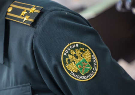 В Домодедово пресекли контрабанду драгоценных камней на 15 млн рублей
