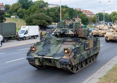 Канада передумала отправлять Украине бронетранспортеры LAV