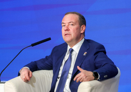 «Надо резать правду матку»: Медведев призвал не давать спуску врагам России