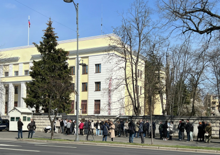 Стали известны подробности попытки тарана посольства РФ в Бухаресте
