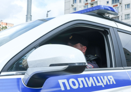 Попытка поджога здания МВД в Петербурге попала на видео