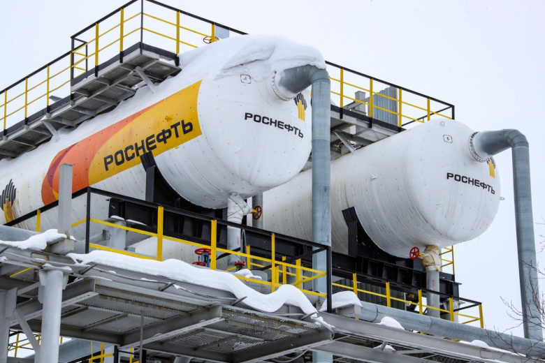 Резервуары с нефтепродуктами