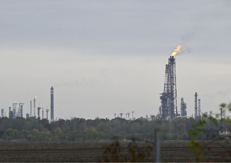 Политолог назвал предполагаемого организатора взрывов на НПЗ в Европе