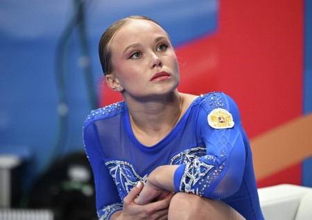 Мустафина эмоционально поздравила Мельникову с победой на чемпионате мира