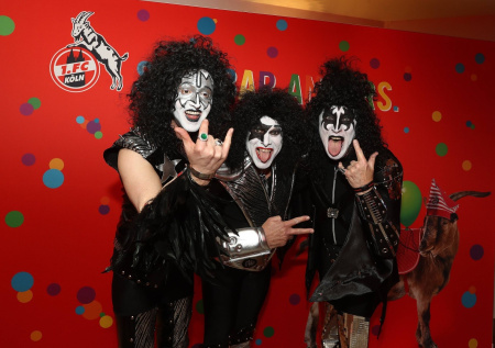 Тайна смерти гитариста Kiss расследуется судмедэкспертом