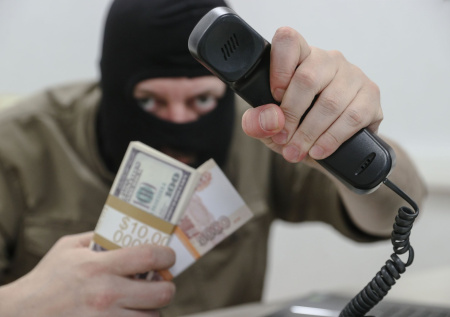 В МВД раскрыли новую схему мошенников со «срочным декларированием»