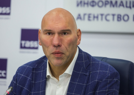 Валуев-младший объяснил, почему скрывает возлюбленную от родителей
