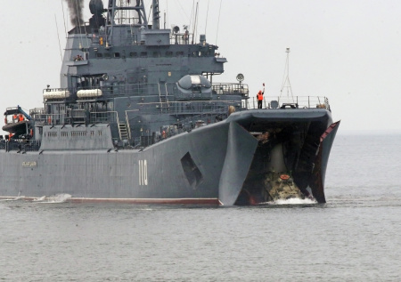 Российский десантный корабль поверг Германию в панику
