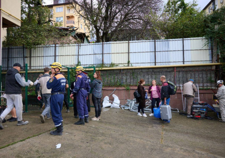 Власти Сочи раскрыли обстановку около дома после ночного ЧП