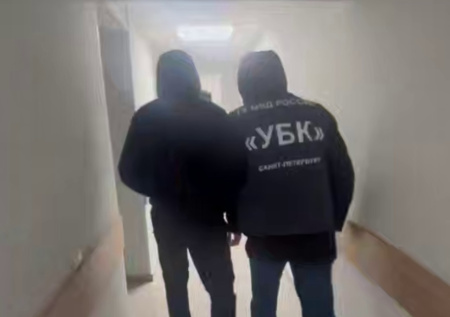 Экс-сотрудника мобильного оператора арестовали за продажу данных абонентов