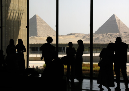 Туристов задержали у пирамид Гизы за попытку «голой фотосессии»
