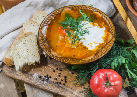 Открыл банку — и обед готов. Как я научился консервировать настоящие щи на зиму — делюсь рецептом