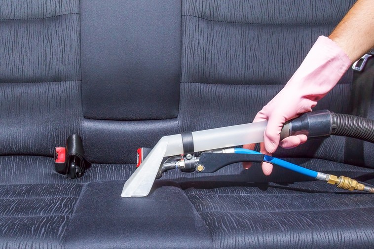 Чистка салона автомобиля своими руками: экономно и эффективно