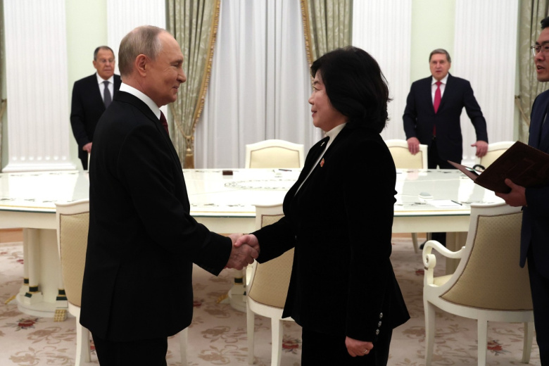 Владимир Путин и Цой Сон Хи