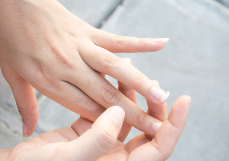 Сломанный ноготь во сне: как понять символику сна правильно