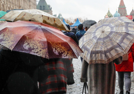 Мокрый снегопад и тепло до +5? Погода в Москве на праздниках: чего ждать