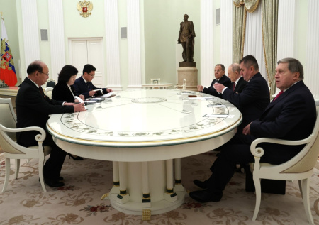 Песков назвал темы, которые обсудили Путин и глава МИД КНДР