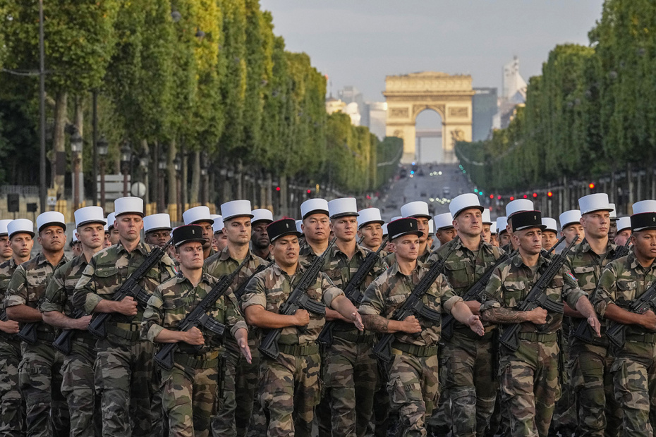 Солдаты Иностранного легиона во время репетиции парада в честь Дня взятия Бастилии в Париже