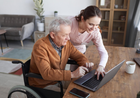 Пенсии в ноябре и декабре 2025-го: когда выплатят, повышение, индексация