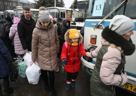 Стало известно, сколько жителей ЛДНР покинули дома из-за угрозы жизни