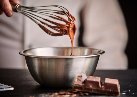 Кондитер стала жертвой сталкинга после приготовления торта с приколом