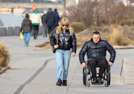 В Госдуме уравняли подростков и инвалидов