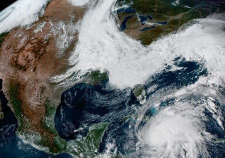 «Уничтожено полностью»: россиянин раскрыл последствия урагана на Ямайке