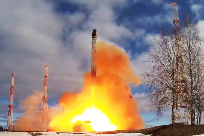 Запуск межконтинентальной баллистической ракеты стационарного базирования «Сармат»
