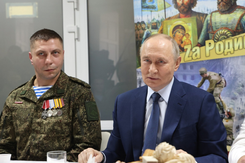 Владимир Путин на встрече с бойцами СВО в Центральном военном клиническом госпитале имени Мандрыка