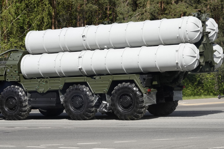 Российские ракеты «Орешник» на тягаче-прицепе