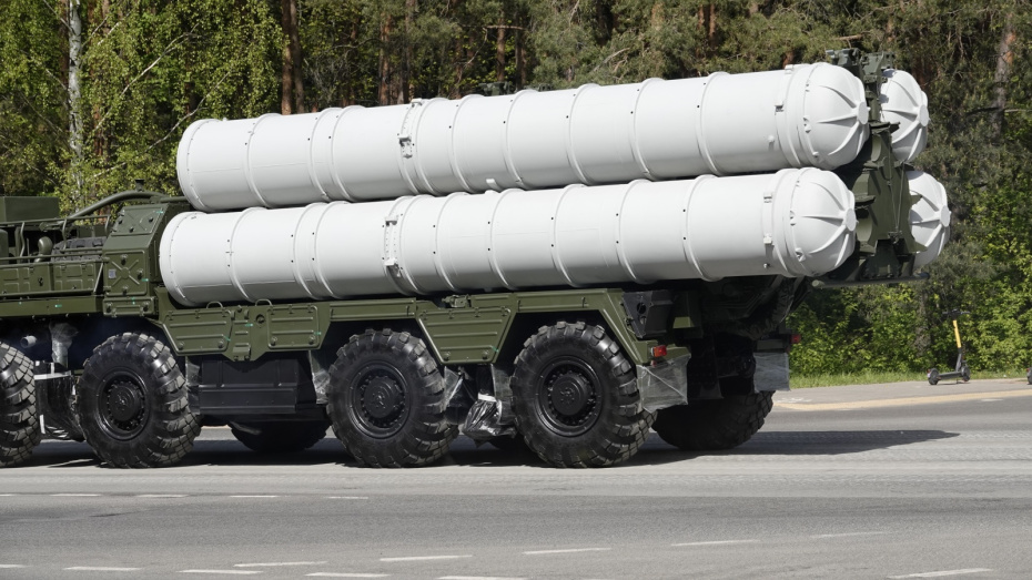 Российские ракеты «Орешник» на тягаче-прицепе